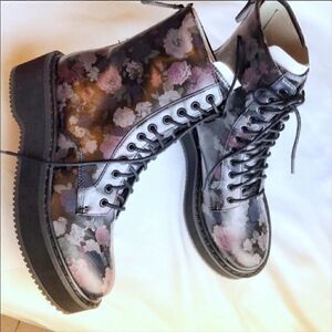 KENDALL & KYLIE FLORAL COMBAT BOOTS.  NEW